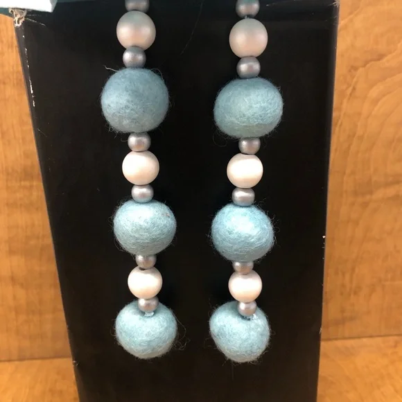 Aqua Gnome Cottage Style Beaded Legs Wool Pom Pom Lace Bow Feminine Gift Silver - Picture 3 of 5